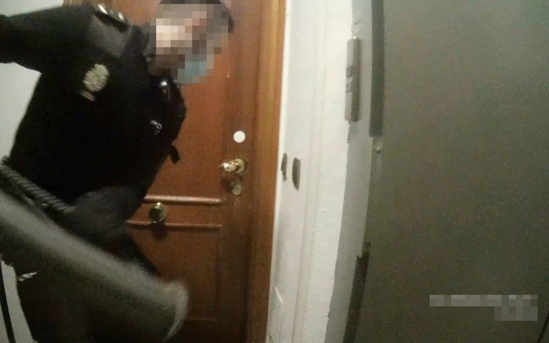 El inquilino de una ‘patada en la puerta’ durante la pandemia retira la acusación contra los policías