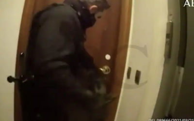 La acusación por la patada en la puerta: «Cuidado con absolver a los policías porque no caen bien los de la fiesta»